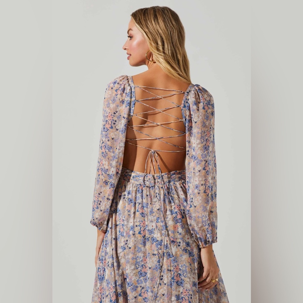 New ASTR Kammy Floral Lace Up Long Sleeve Maxi Dress - Picture 3 of 7